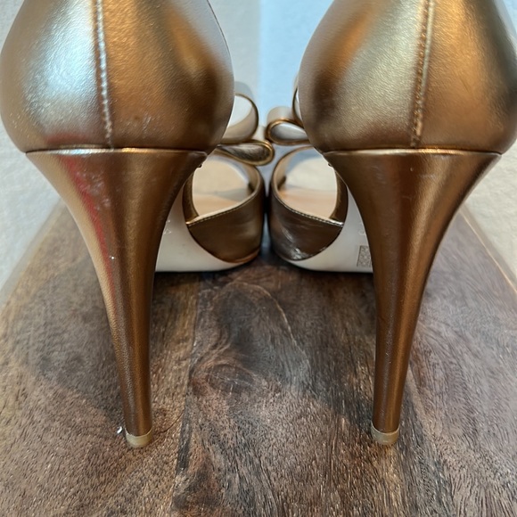 VALENTINO GARAVANI D'Orsay Bow Gold Metallic Open Toe Pumps Size 401/2 US 91/2 - Picture 9 of 13